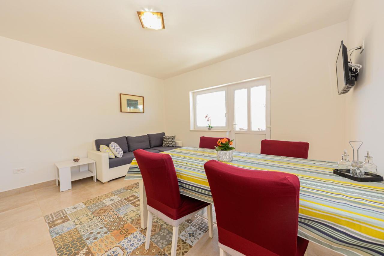 Apartments Amfora - Cozy And Modern Apartments For Up To 15 People, 100M From The Sea And Beach Stara Novalja Buitenkant foto