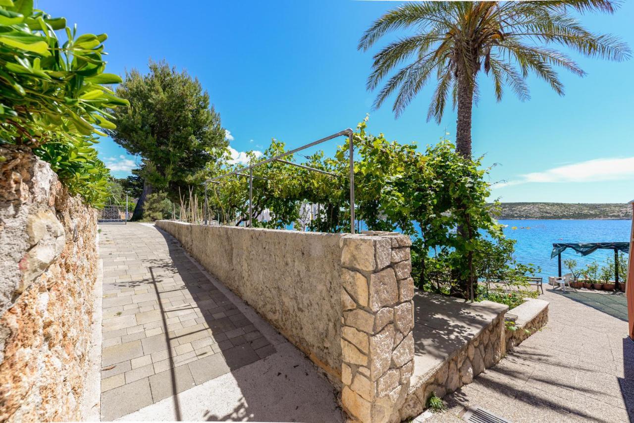 Apartments Amfora - Cozy And Modern Apartments For Up To 15 People, 100M From The Sea And Beach Stara Novalja Buitenkant foto