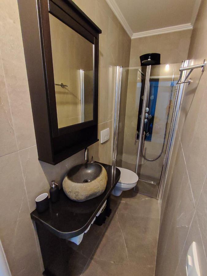 Apartments Amfora - Cozy And Modern Apartments For Up To 15 People, 100M From The Sea And Beach Stara Novalja Buitenkant foto