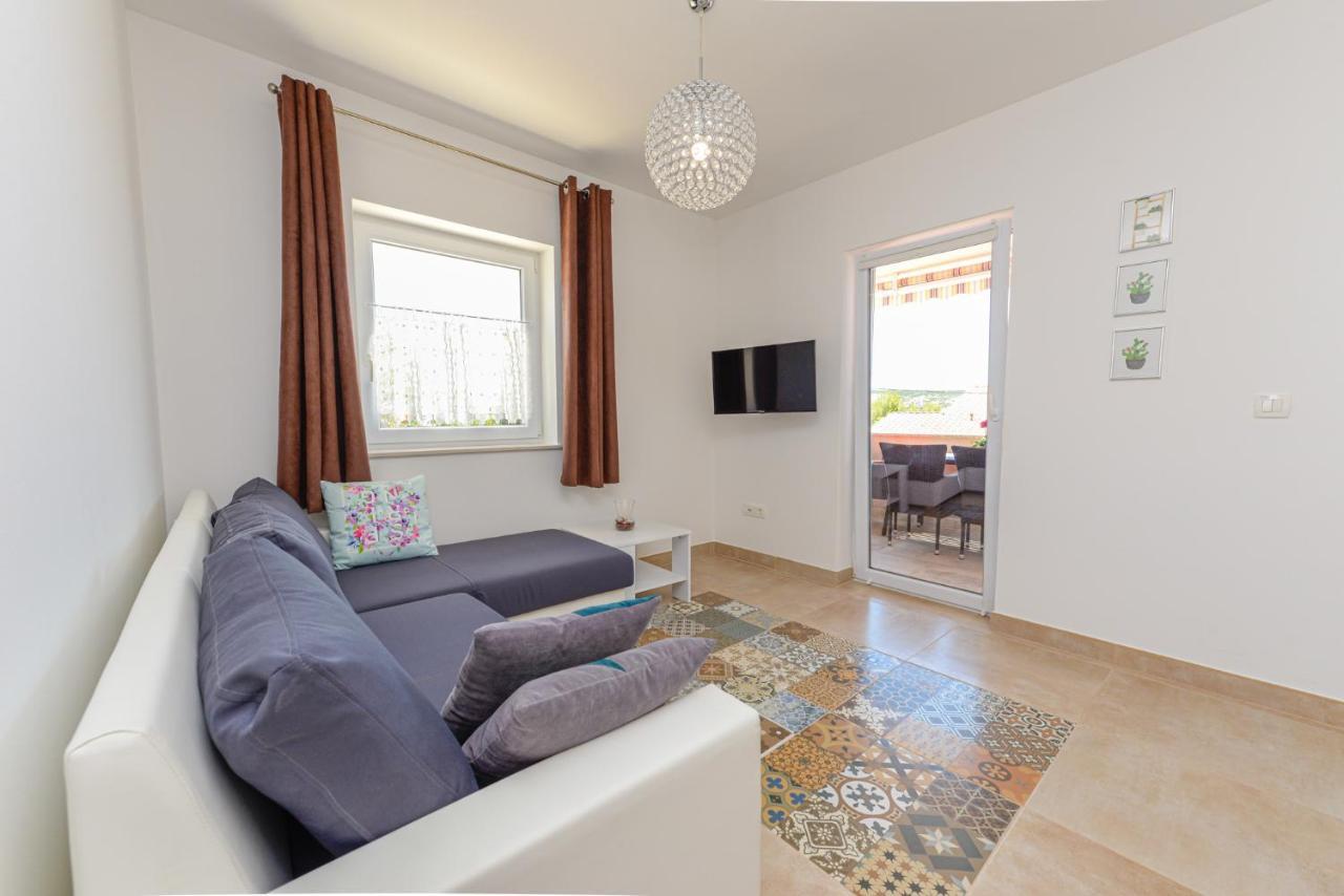 Apartments Amfora - Cozy And Modern Apartments For Up To 15 People, 100M From The Sea And Beach Stara Novalja Buitenkant foto