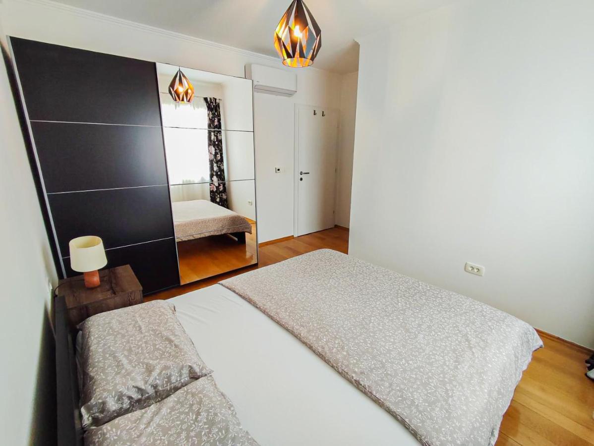 Apartments Amfora - Cozy And Modern Apartments For Up To 15 People, 100M From The Sea And Beach Stara Novalja Buitenkant foto